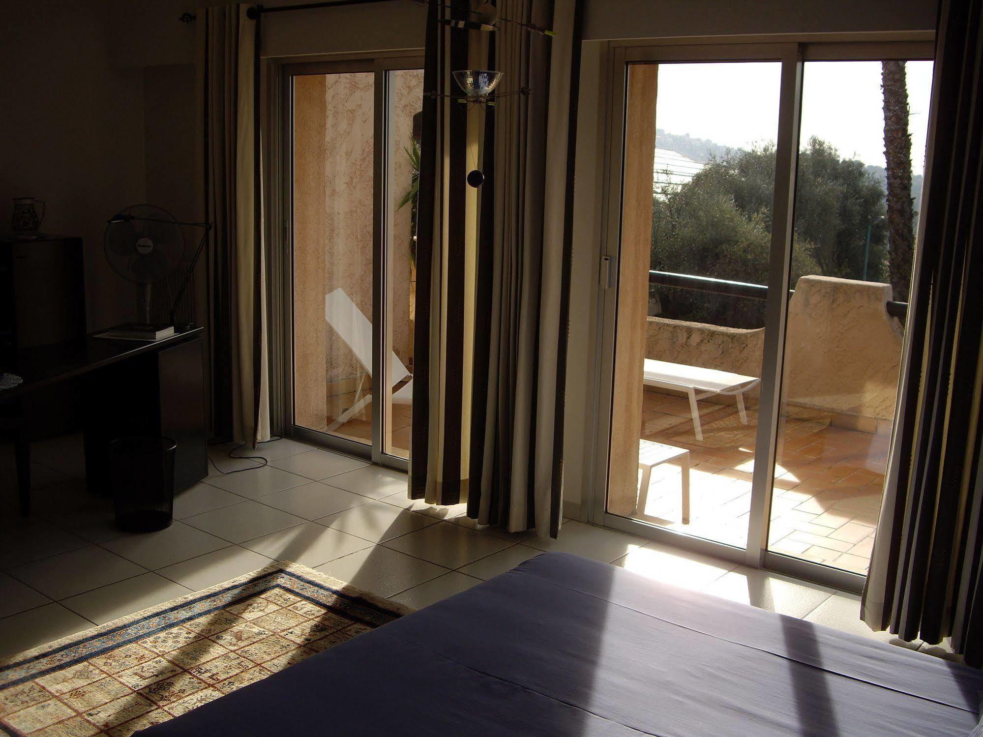 Mas Des Oliviers Bed & Breakfast นีซ ภายนอก รูปภาพ